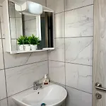 Linden Tree Apartment *
