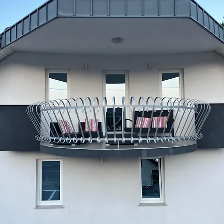 Linden Tree * קמניק