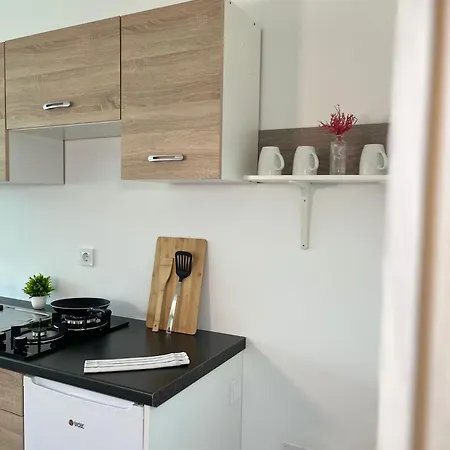Linden Tree Apartment *