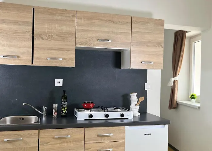 Linden Tree קמניק