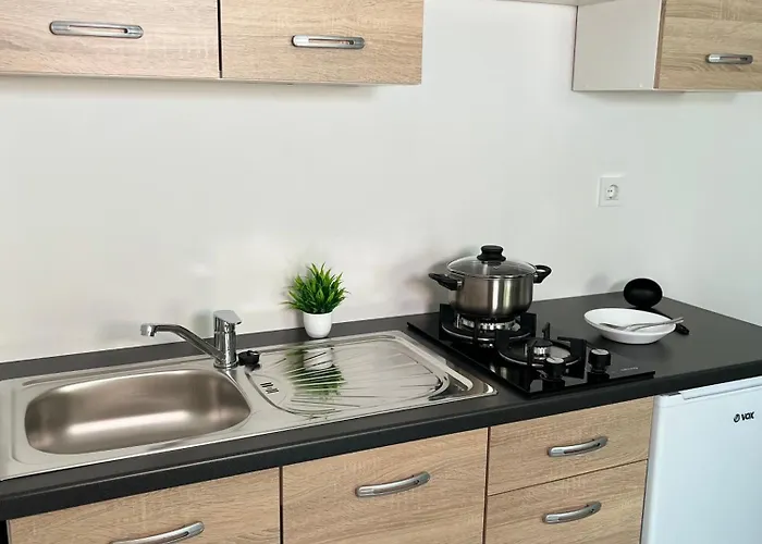 Linden Tree * קמניק