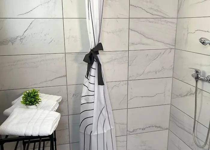 Linden Tree דירה קמניק